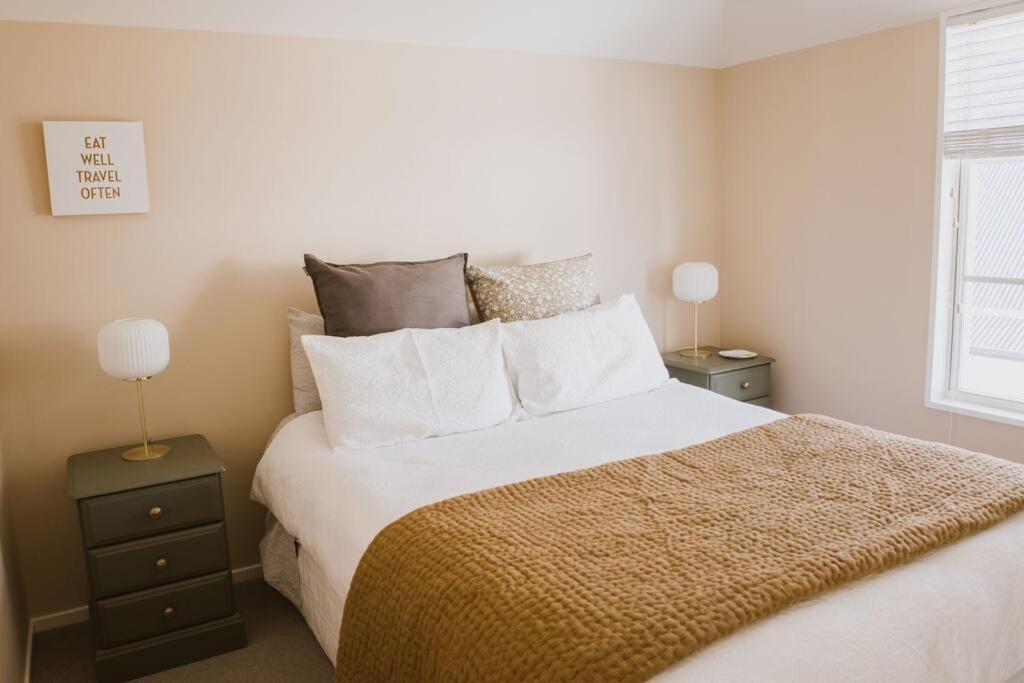 Charming City Central Coach House * Christchurch